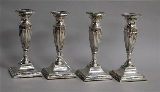 A set of four Edwardian fluted silver candlesticks, Marks & Cohen, Birmingham, 1906, 16.2cm.